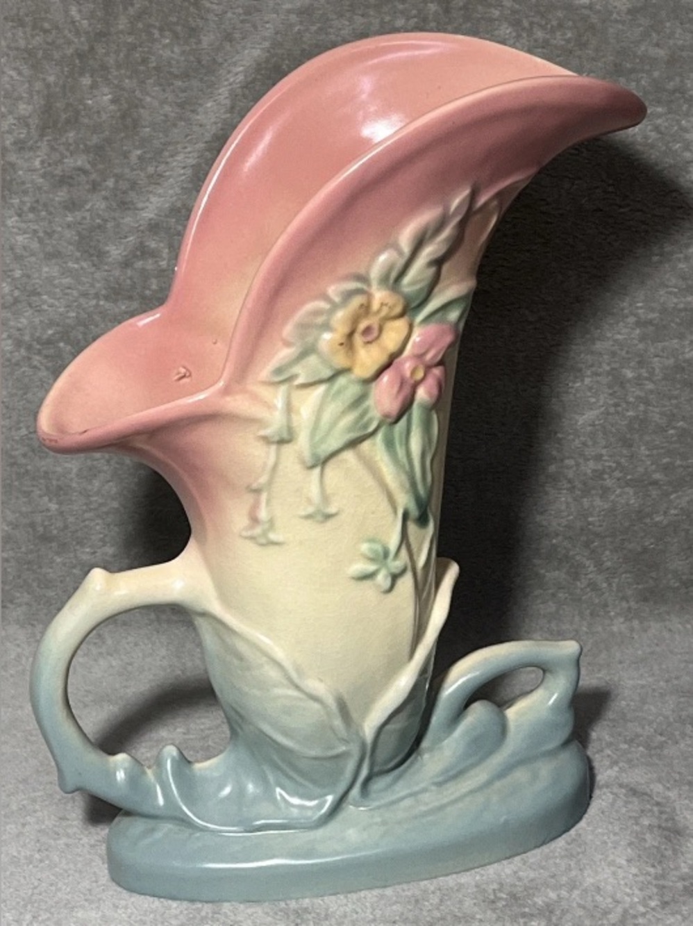 Vintage Hull Pottery Wildflower Cornucopia W-10-8 1/2 Pink & Blue Flower Vase